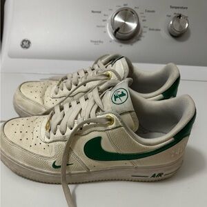 Nike Sneakers in Cream and Green